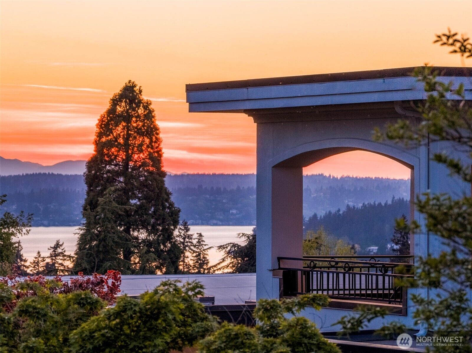 Property Photo:  116  16th Avenue  WA 98033 