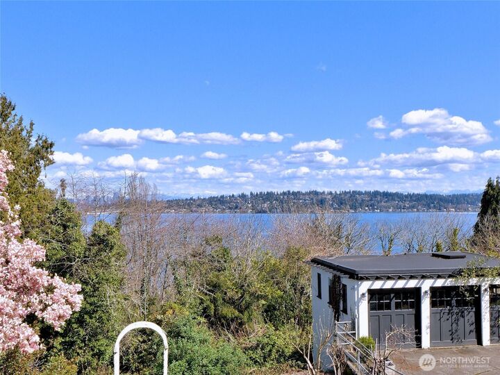 Property Photo:  3010  Cascadia Avenue S  WA 98144 