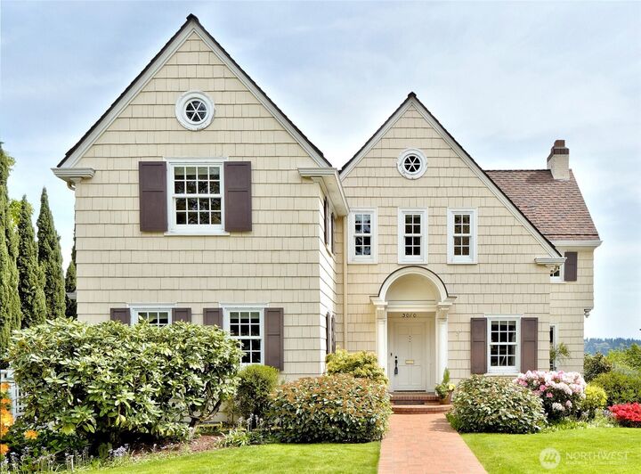 Property Photo:  3010  Cascadia Avenue S  WA 98144 