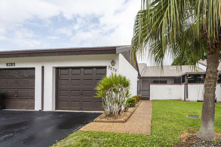 Property Photo: 9279 Wedgewood Drive B20 FL 33321