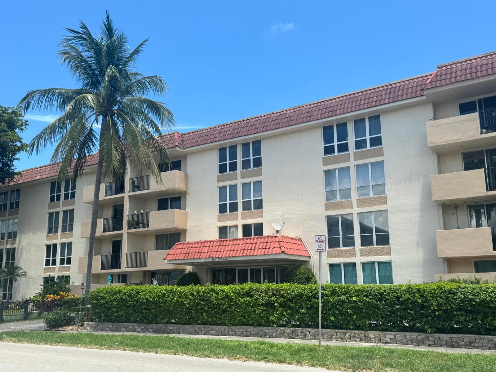 Property Photo: 1000 Spanish River Road 3B FL 33432