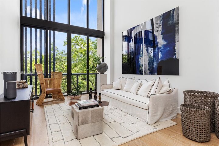 Property Photo:  3034 Oak Avenue Lph3  FL 33133 
