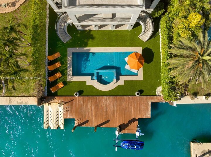 Property Photo:  1460 S Treasure Dr  FL 33141 