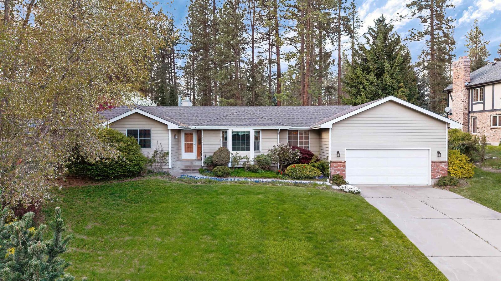 Property Photo:  4805 E Jaremko Dr  WA 99021 