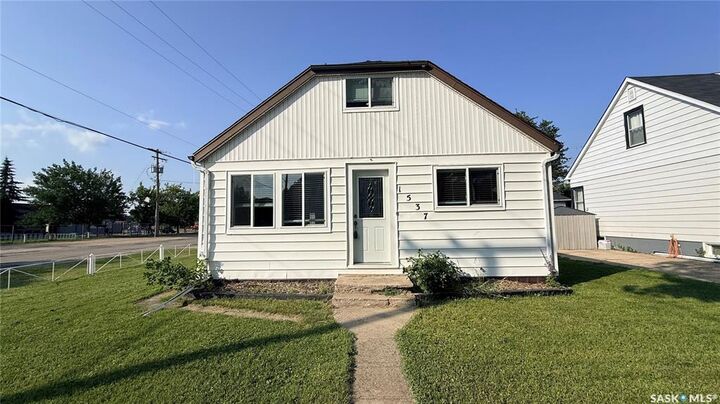 Property Photo: 1537 Second Street SK S4A 2M9