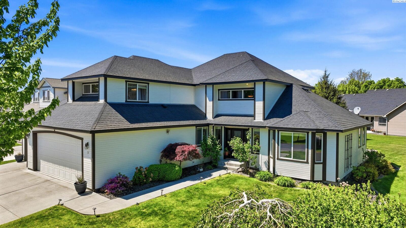 Property Photo:  7 Buttercup Ct  WA 99301 