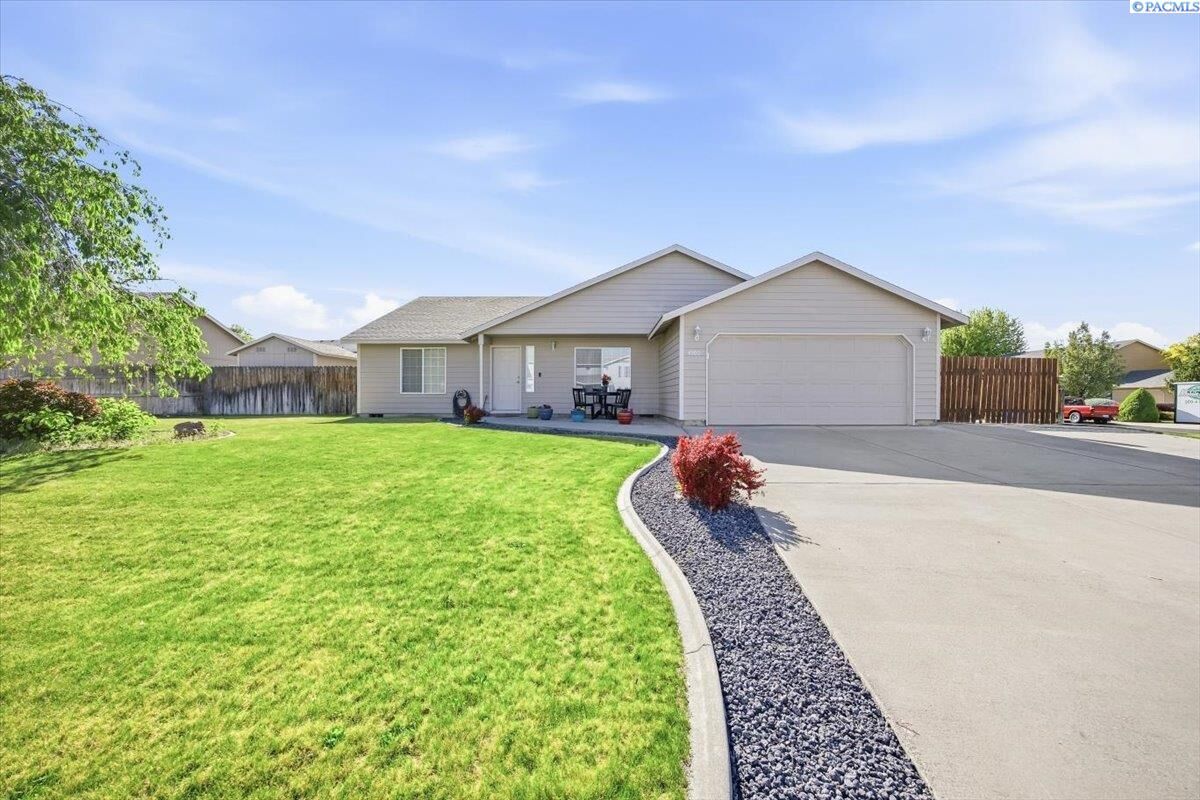 Property Photo:  4900 S Washington Pl  WA 99337 