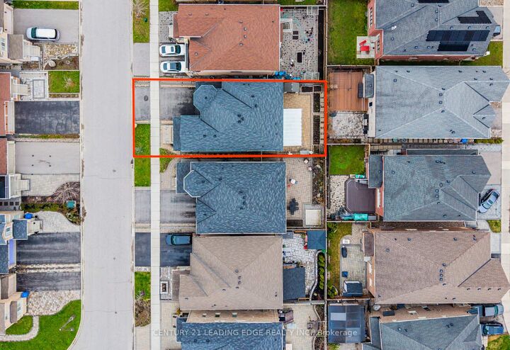 Photo de la propriété:  62 Creekland Avenue  ON L4A 1X4 