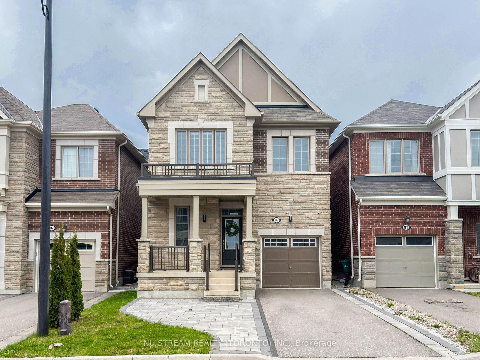 Property Photo: 89 Hartney Drive ON L4S 0K5
