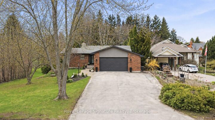 98 Moore Crescent — photo 1