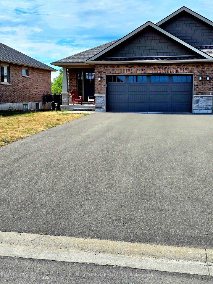 Property Photo: 100 Spruce Gardens Court ON K8N 0B5