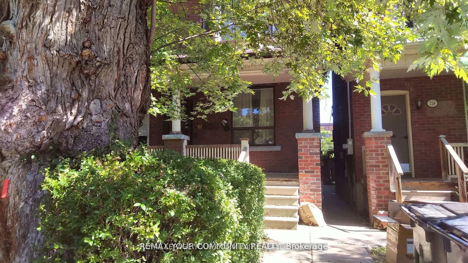 Property Photo: 761 Markham Street Bsmt ON M6G 2M4