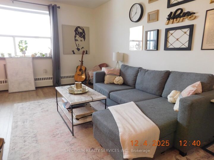 Property Photo: 3320 Fieldgate Drive 808 ON L4X 2J2