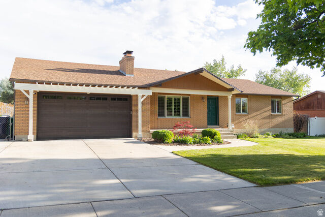 Property Photo:  218 E Golden Willow Cir  UT 84070 