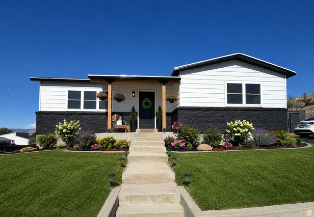 Property Photo: 215 N Center St UT 84513