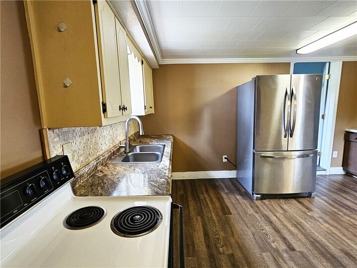 Property Photo: 10 Eggers Ave PA 15012