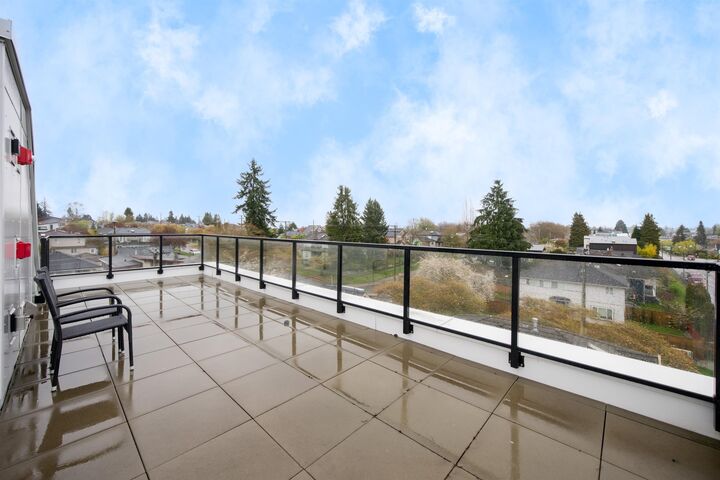 Property Photo: 128 W Woodstock Avenue 2 BC V5Y 2S2