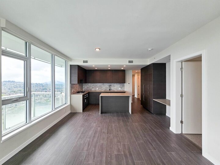 Property Photo:  2108 Gilmore Avenue 5610  BC V5C 0N8 