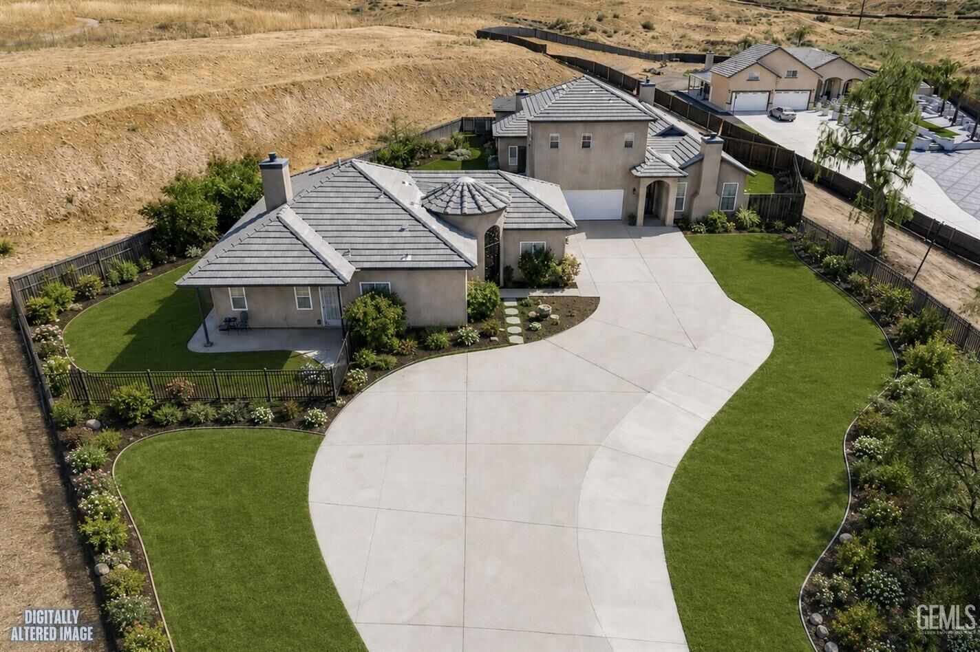 Property Photo:  5053 N Hills Drive  CA 93308 