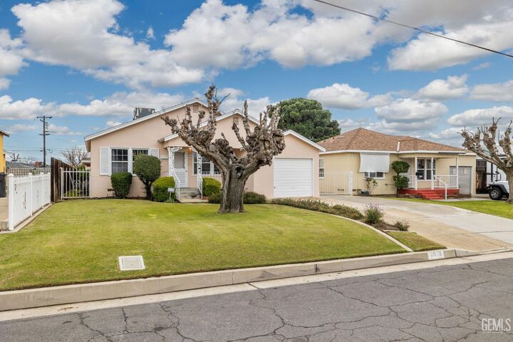 Property Photo: 2416 Barnett Street CA 93308