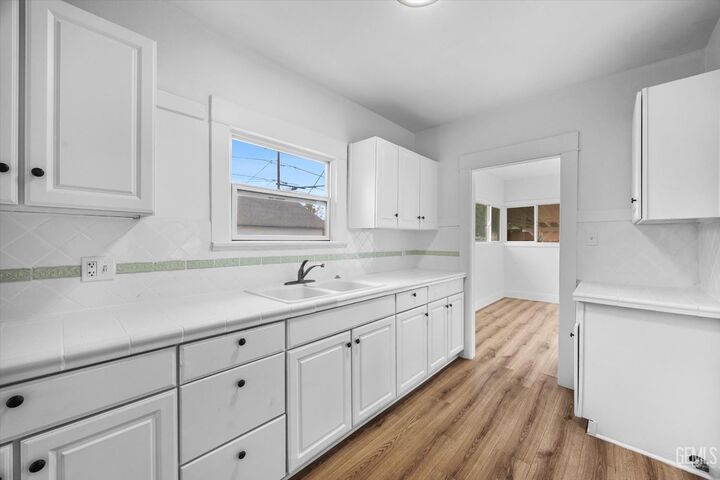 Property Photo:  600 Olive Street  CA 93304 
