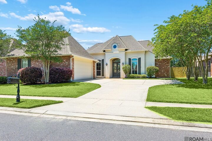Property Photo:  8910 Glenfield Dr  LA 70809 