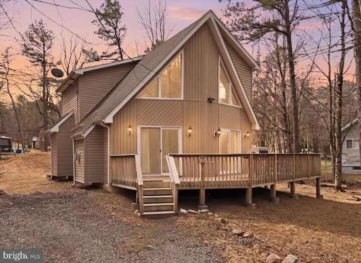 Property Photo:  48 Hunt Trail  PA 18210 