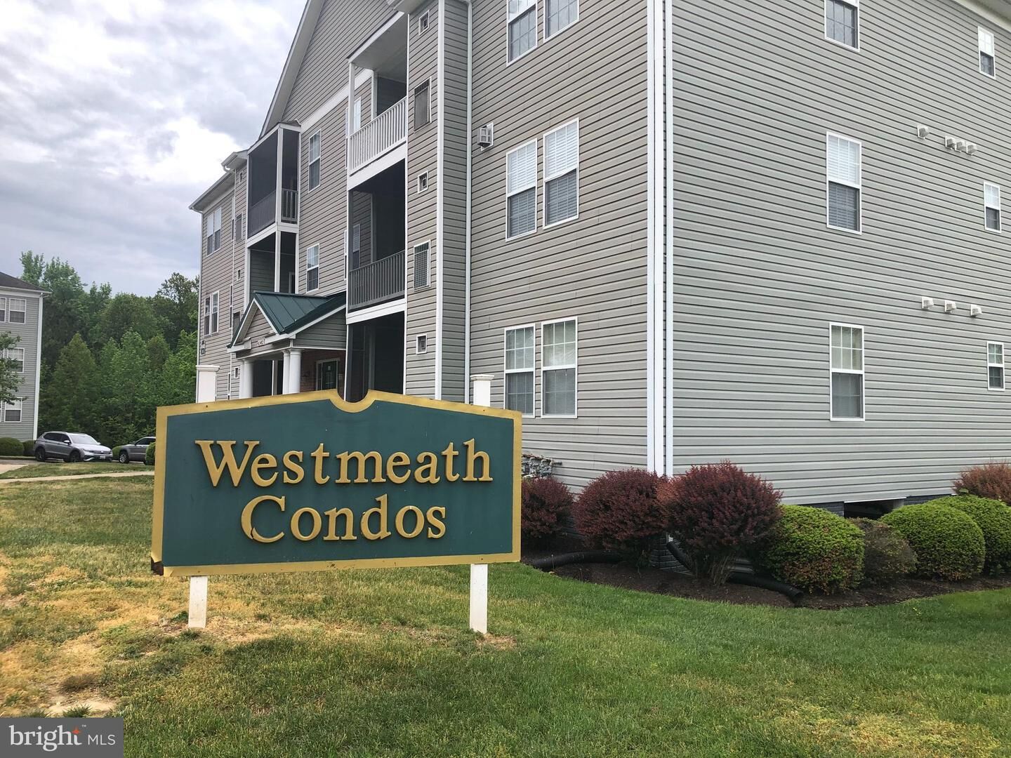 Property Photo:  45472 Westmeath Way I 33  MD 20634 