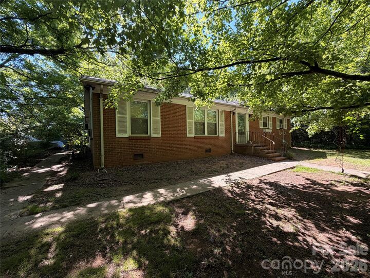 Property Photo:  7000 Ridge Lane Road  NC 28262 