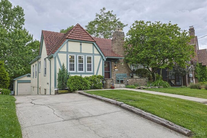 Property Photo:  3111 Parkview Avenue  OH 45213 