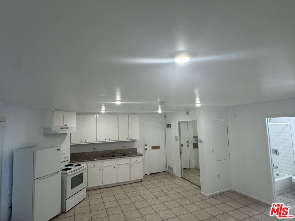 Property Photo:  428 S Grand View St  CA 90057 
