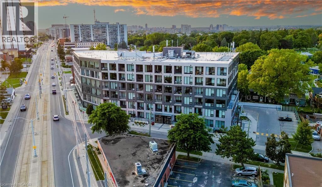 Property Photo:  690 King Street West 112  ON N2G 0B9 