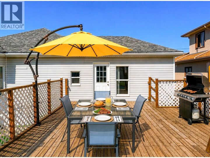Property Photo: 432 9th Avenue South BC V0B 1G3