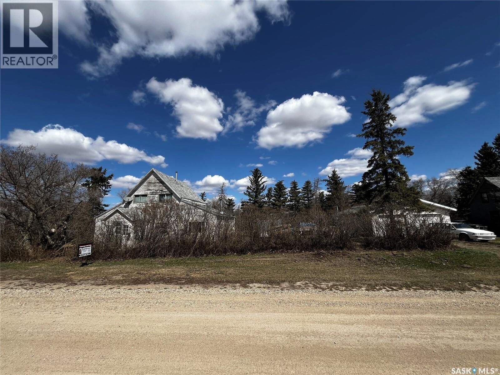 Property Photo:  121 5th Street  SK S0G 0J0 