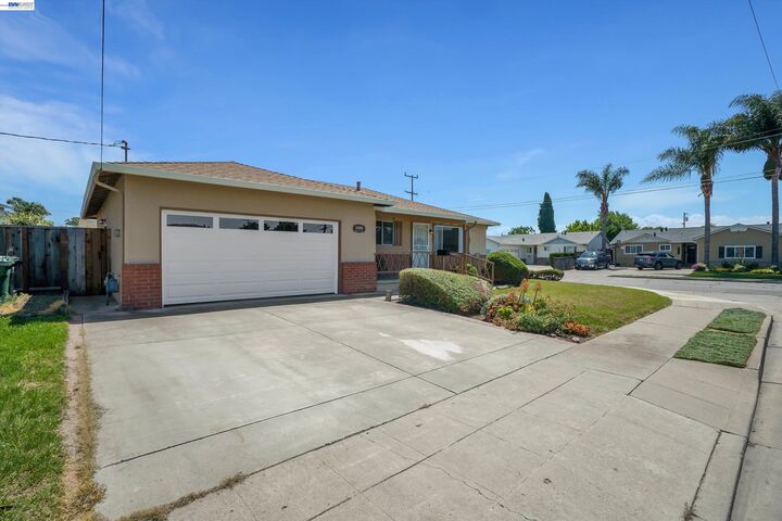 Property Photo:  5296 Spencer Ct  CA 94560 