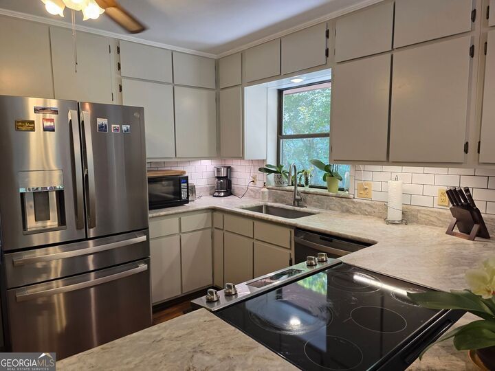 Property Photo: 231 Laurelwood GA 30571