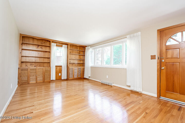 Property Photo: 6304 Greenview Dr KY 40216