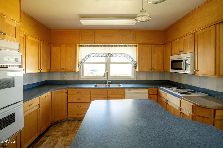 Property Photo: 218 11th Avenue NE ND 58401