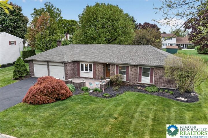 Property Photo:  1524 Magnolia Drive  PA 18069 
