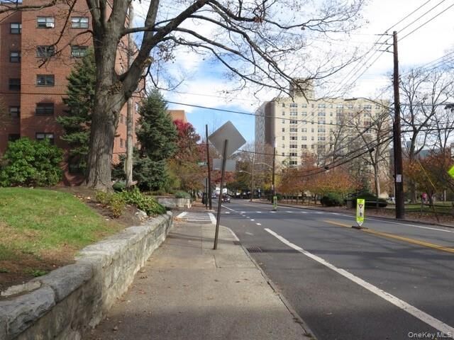 Property Photo:  11 Lake Street 4S  NY 10603 
