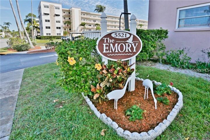 Property Photo:  5521 80th Street N 516  FL 33709 