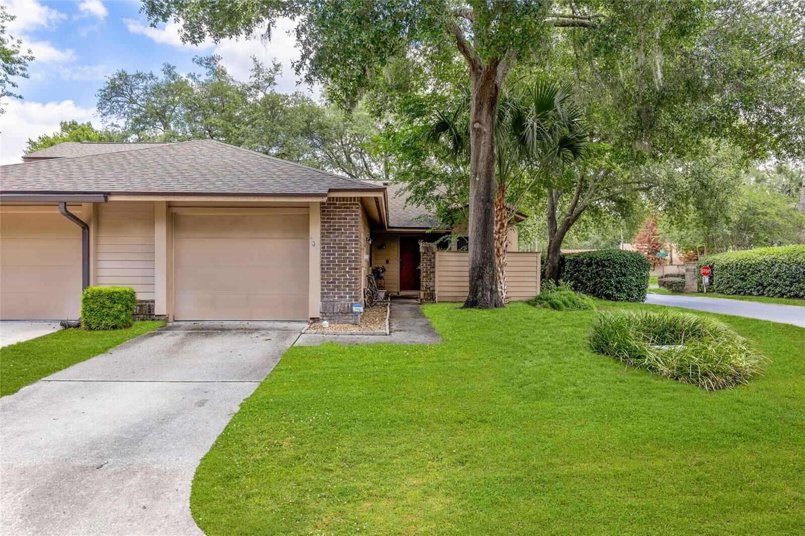 Property Photo:  601 Albany Court  FL 32779 