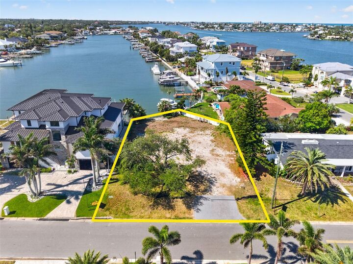 Property Photo:  909 Oakwood Drive  FL 33770 