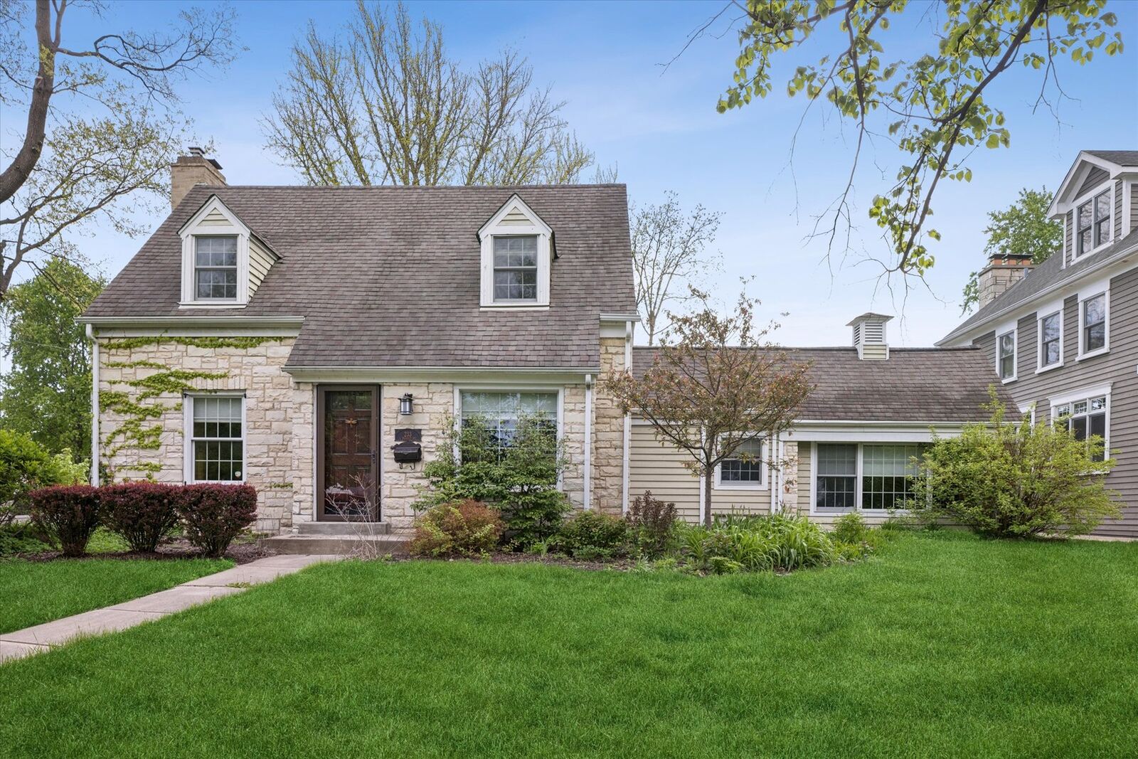 Property Photo:  233 S Prospect Avenue  IL 60514 