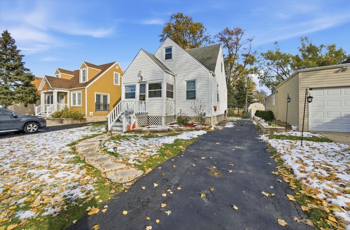 Property Photo:  