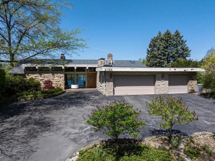 Property Photo:  2100 Valley Lo Lane  IL 60025 
