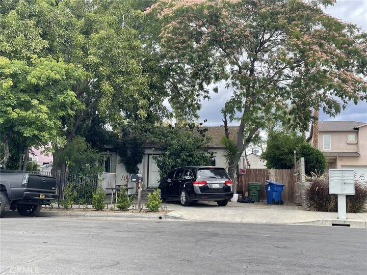 Property Photo:  15741 Wyandotte  CA 91406 