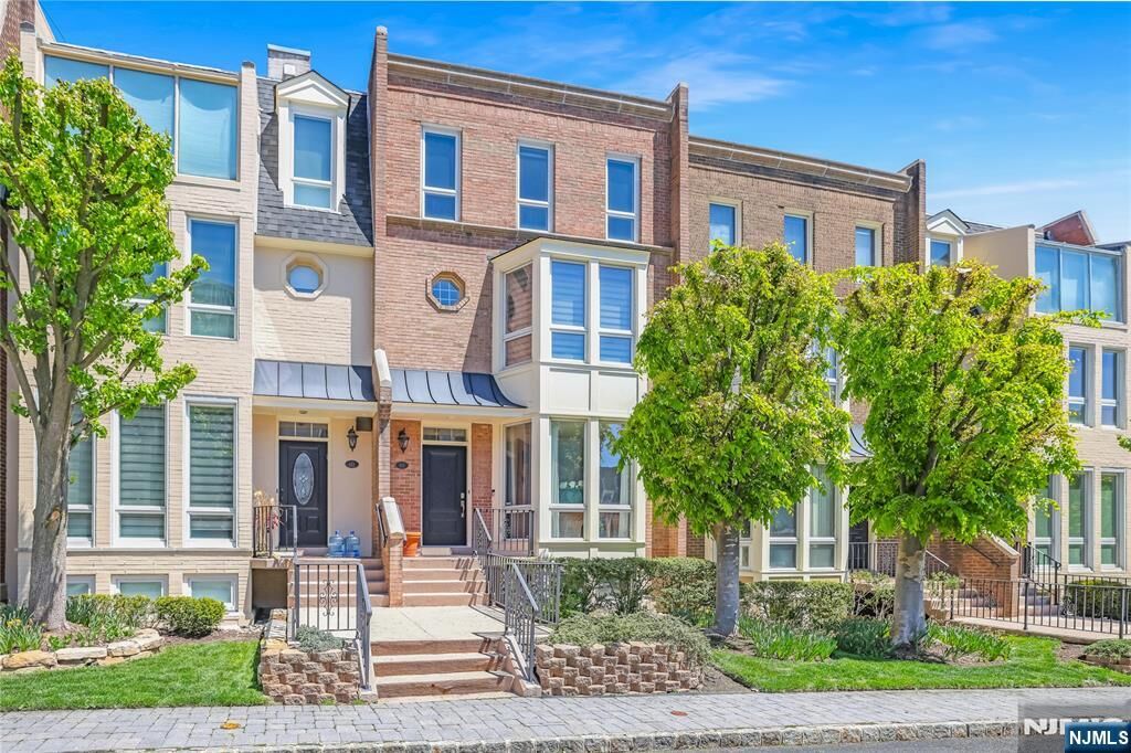 Property Photo:  117 Kensington Drive 304  NJ 07024 