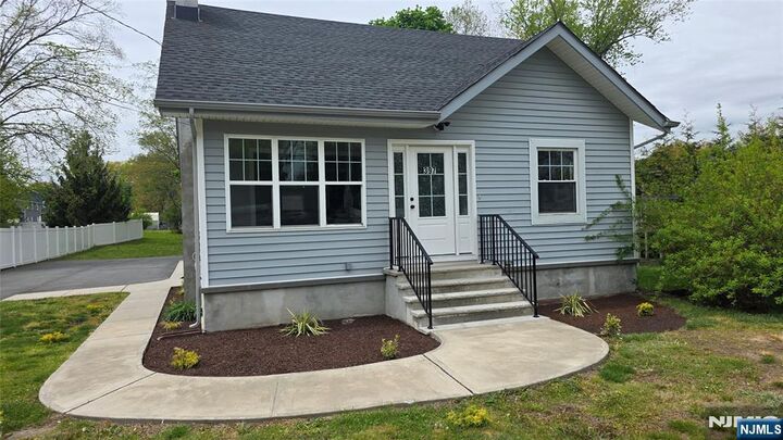 Property Photo:  397 Newark Pompton Turnpike  NJ 07444 