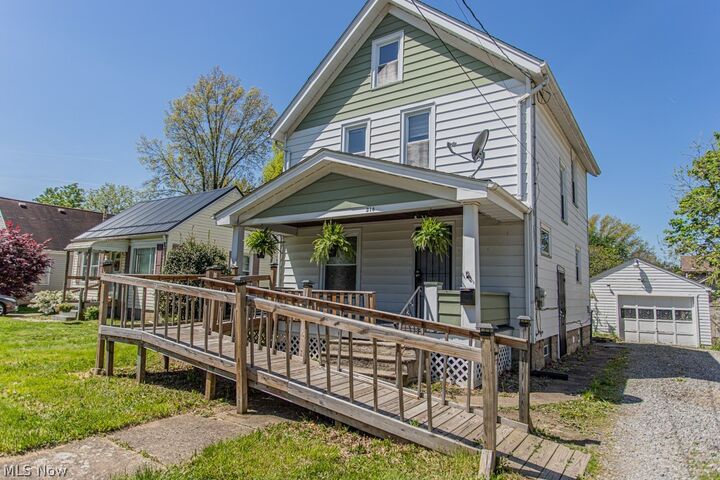 Property Photo:  316 Bonnie Brae Avenue SE  OH 44484 